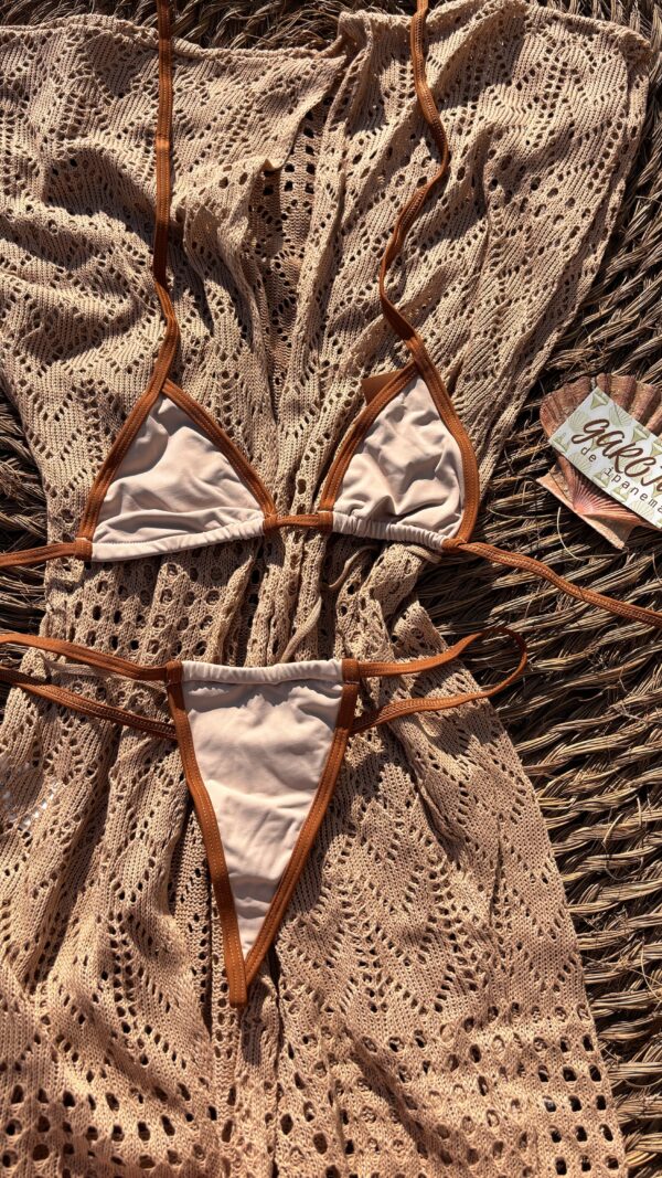 La talla se confirma por WhatsApp.
Puedes comprar directamente en la web o escribirnos y finalizamos tu pedido contigo.
Detrás de cada compra hay una persona real que te contactará antes del envío para confirmarlo todo 🤍