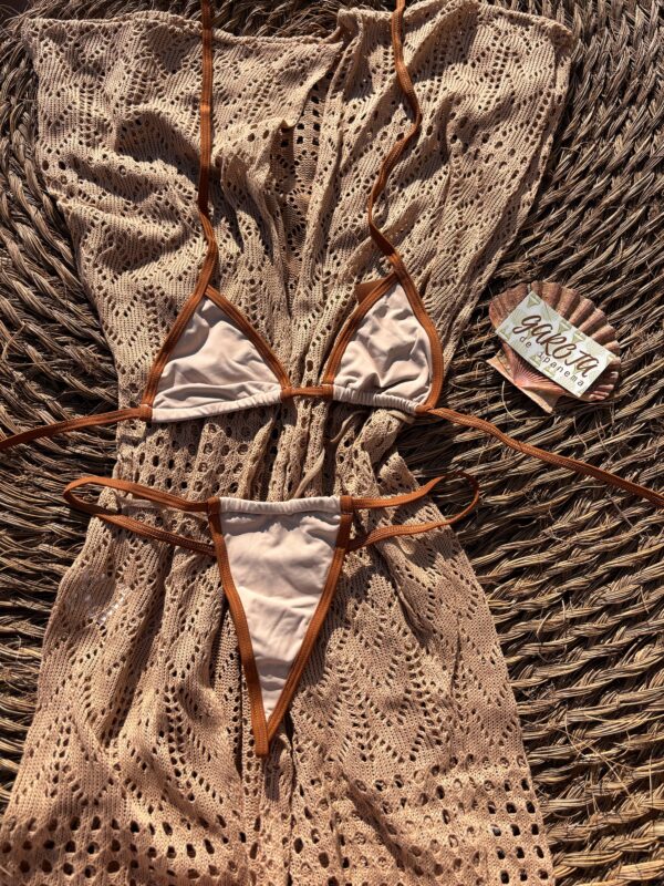 La talla se confirma por WhatsApp.
Puedes comprar directamente en la web o escribirnos y finalizamos tu pedido contigo.
Detrás de cada compra hay una persona real que te contactará antes del envío para confirmarlo todo 🤍