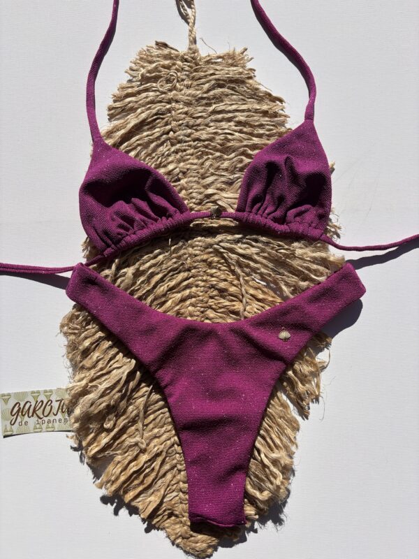 La talla se confirma por WhatsApp.
Puedes comprar directamente en la web o escribirnos y finalizamos tu pedido contigo.
Detrás de cada compra hay una persona real que te contactará antes del envío para confirmarlo todo 🤍