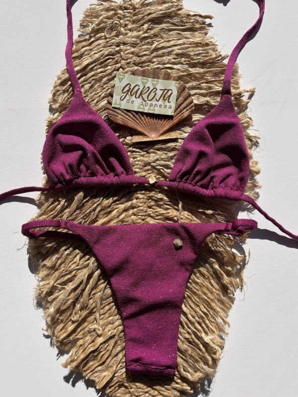 La talla se confirma por WhatsApp.
Puedes comprar directamente en la web o escribirnos y finalizamos tu pedido contigo.
Detrás de cada compra hay una persona real que te contactará antes del envío para confirmarlo todo 🤍