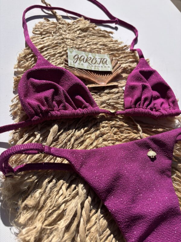 La talla se confirma por WhatsApp.
Puedes comprar directamente en la web o escribirnos y finalizamos tu pedido contigo.
Detrás de cada compra hay una persona real que te contactará antes del envío para confirmarlo todo 🤍