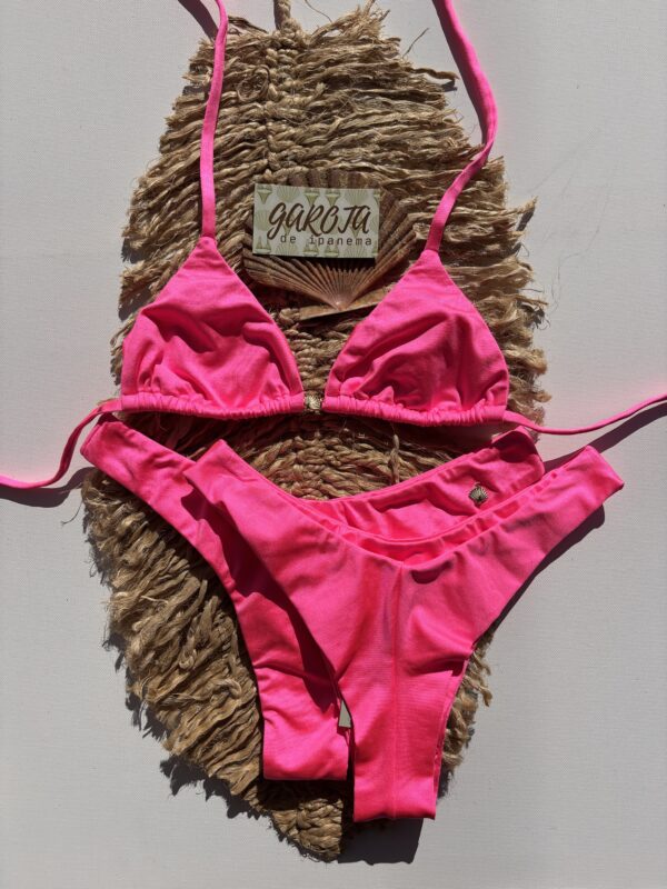 La talla se confirma por WhatsApp.
Puedes comprar directamente en la web o escribirnos y finalizamos tu pedido contigo.
Detrás de cada compra hay una persona real que te contactará antes del envío para confirmarlo todo 🤍