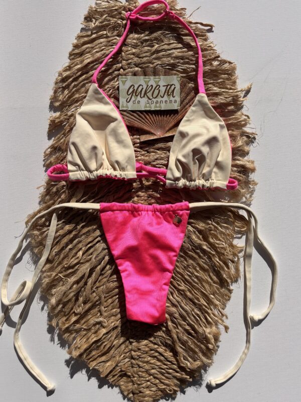 La talla se confirma por WhatsApp.
Puedes comprar directamente en la web o escribirnos y finalizamos tu pedido contigo.
Detrás de cada compra hay una persona real que te contactará antes del envío para confirmarlo todo 🤍